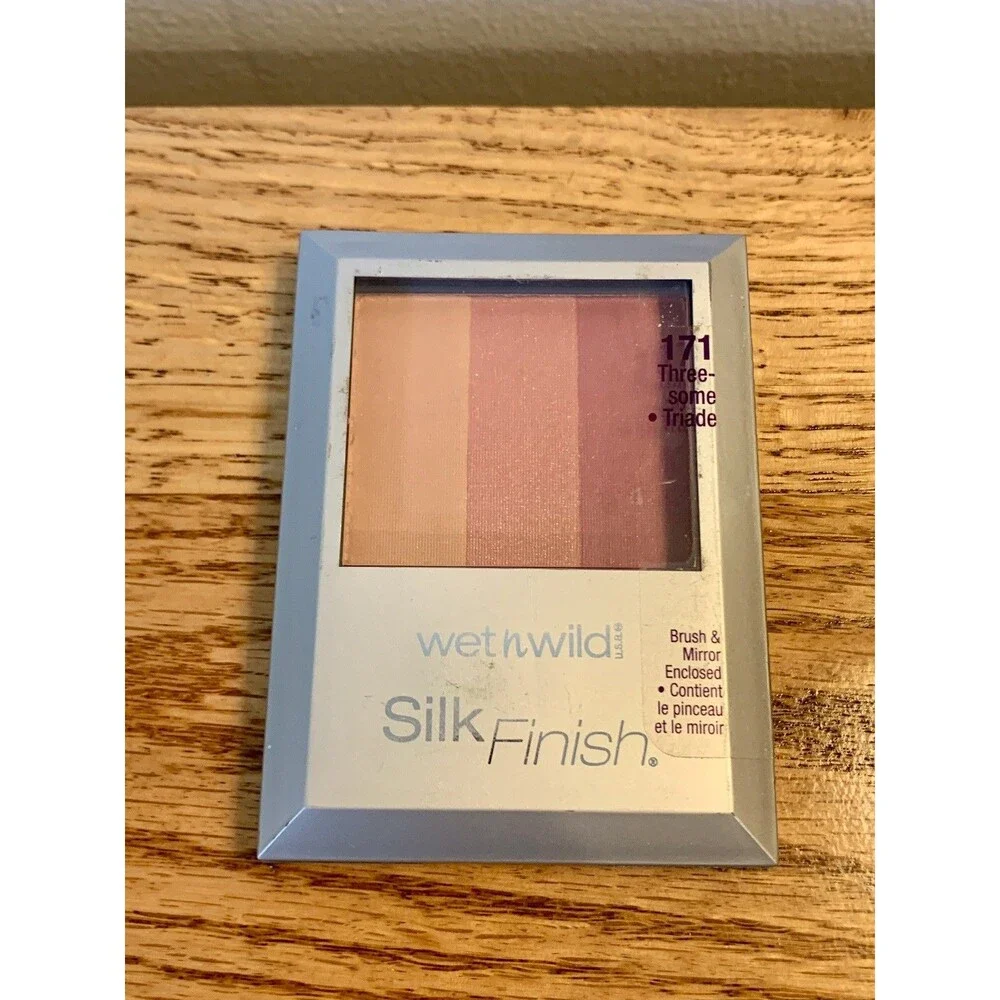 Wet n Wild® Silk Finish® Highlight & Contour Blush Powder #171 Three-some
